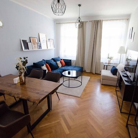Casarina - Stilvoller Altbau In Zentraler Lage Apartment Dresden Bagian luar foto