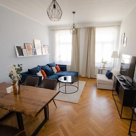 Casarina - Stilvoller Altbau In Zentraler Lage Apartment Dresden Bagian luar foto
