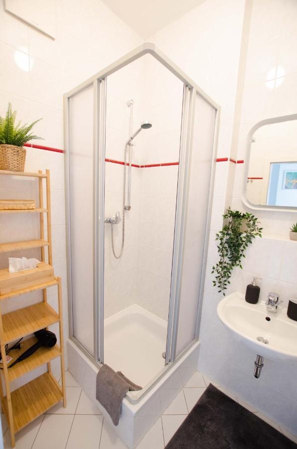 Casarina - Stilvoller Altbau In Zentraler Lage Apartment Dresden Bagian luar foto