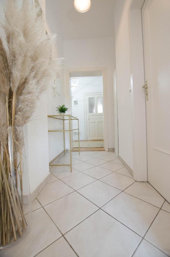Casarina - Stilvoller Altbau In Zentraler Lage Apartment Dresden Bagian luar foto