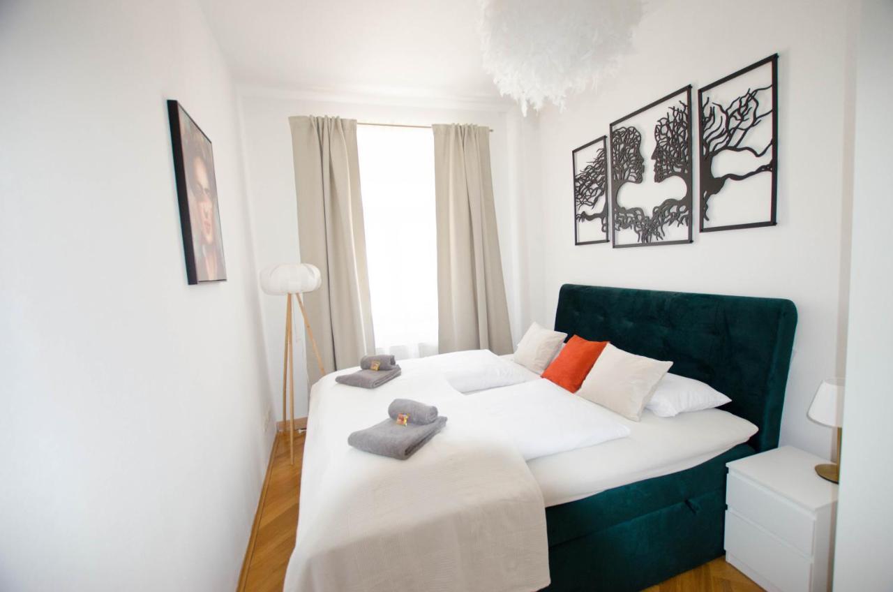 Casarina - Stilvoller Altbau In Zentraler Lage Apartment Dresden Bagian luar foto