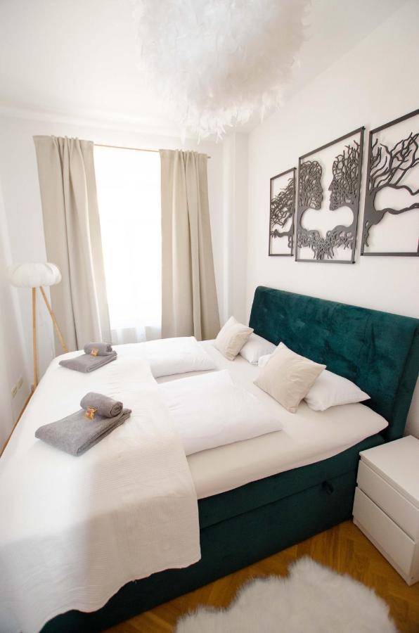 Casarina - Stilvoller Altbau In Zentraler Lage Apartment Dresden Bagian luar foto