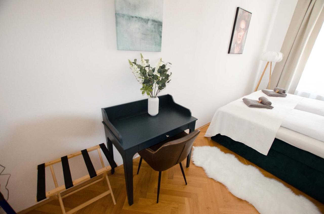 Casarina - Stilvoller Altbau In Zentraler Lage Apartment Dresden Bagian luar foto