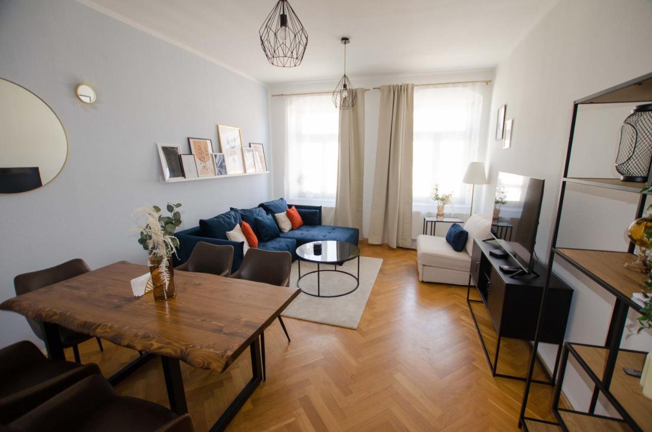 Casarina - Stilvoller Altbau In Zentraler Lage Apartment Dresden Bagian luar foto