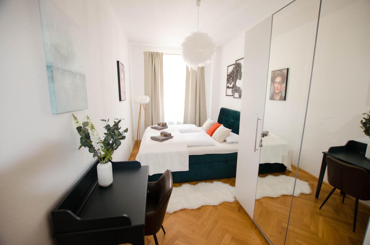 Casarina - Stilvoller Altbau In Zentraler Lage Apartment Dresden Bagian luar foto